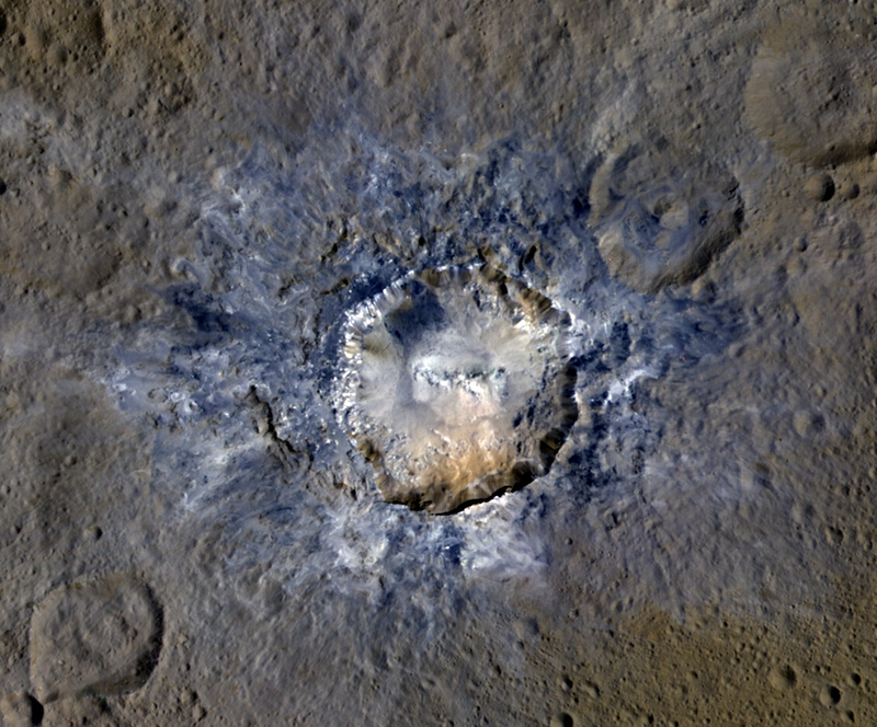 Imagen: Cráter Haulani. vía: NASA/JPL.